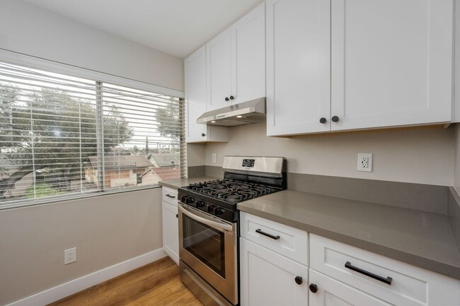 Building Photo - 203 W 3rd Ave Unit 223