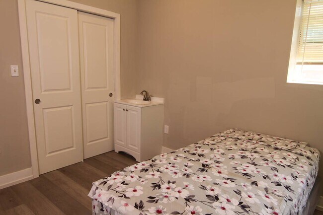 Photo - 2144 Bridge St