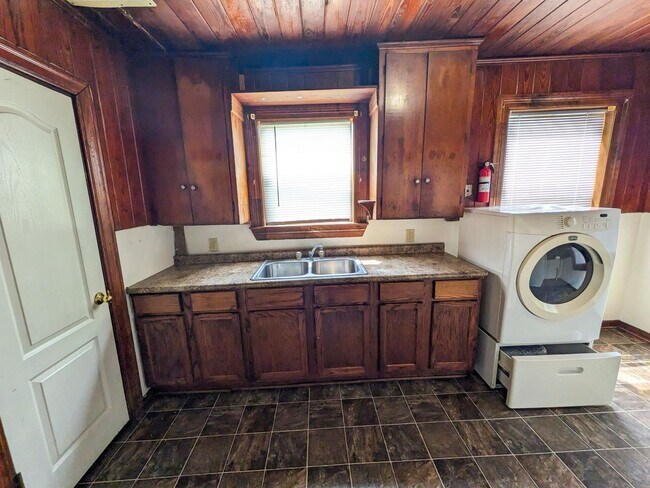 Photo - 3170 Roberts Ave Casa