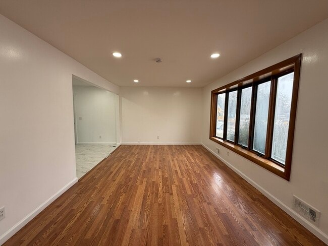 Photo - 23 Lamont Rd