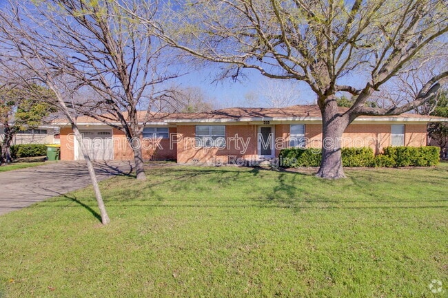 Building Photo - 315 Estates Dr Rental