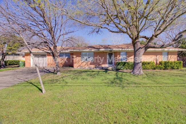 Photo - 315 Estates Dr House