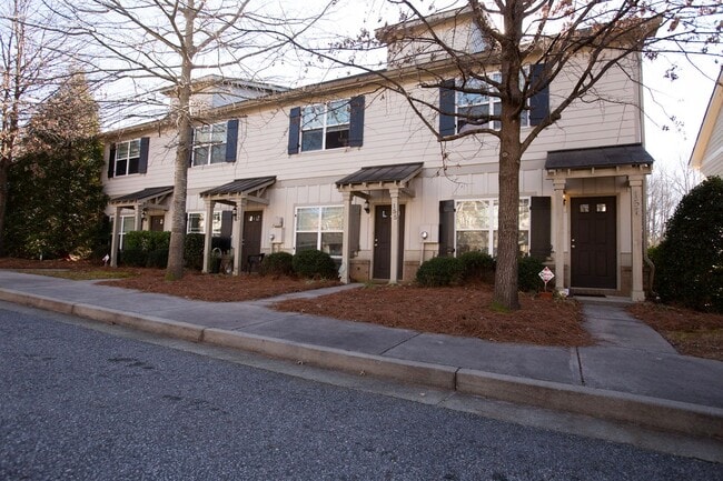 Photo - Luxury 2 Bedroom Townhouse at Whitehall Vi...