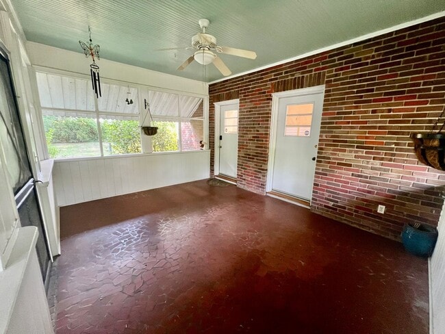 Photo - Charming 5 Bedroom Home Close to Everything!
