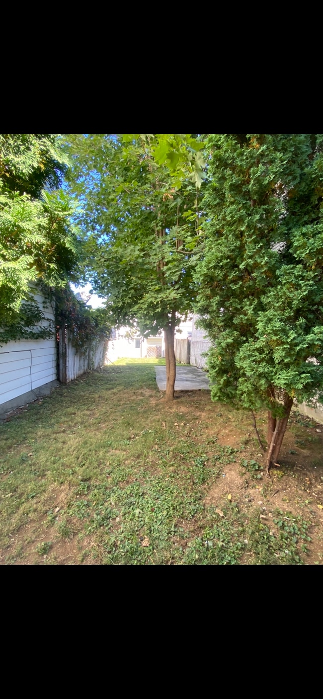 Building Photo - 230 N Hazel St Unit 1BR with Garage and Yard
