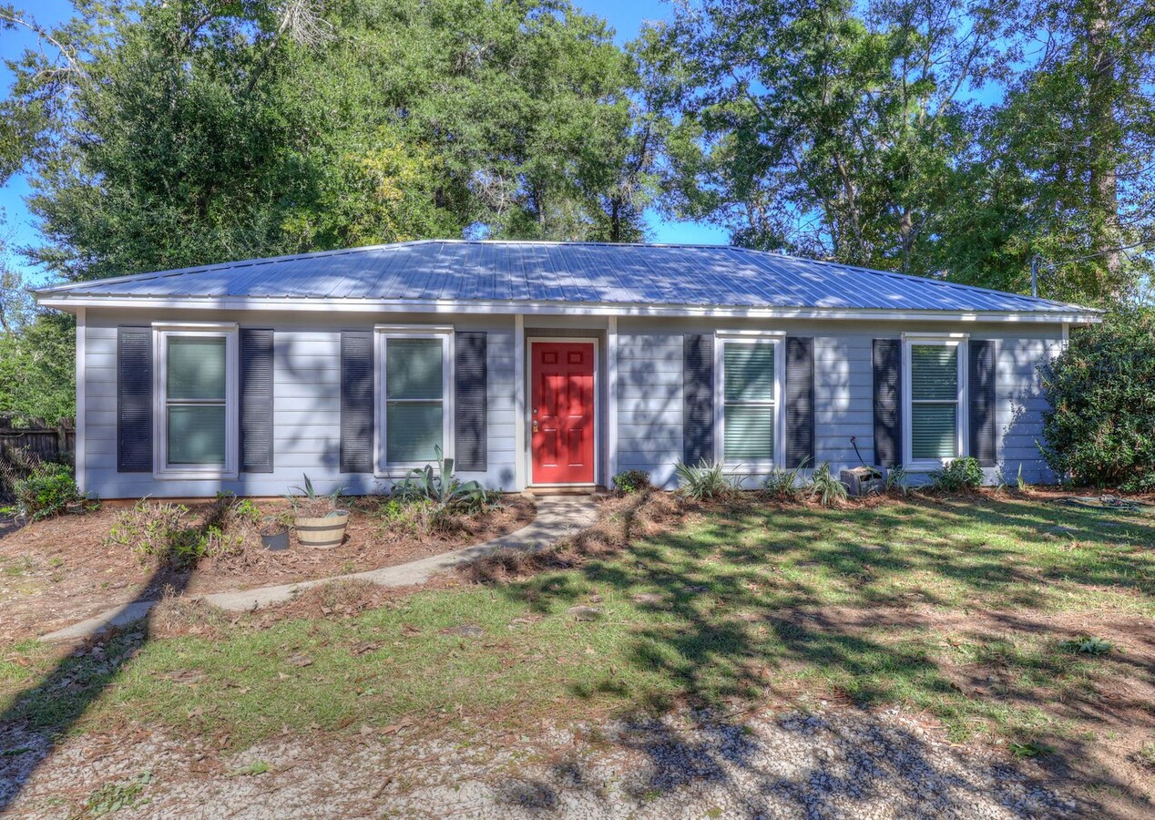 3 bedroom, 2 bathroom in Fairhope! - 3 bedroom, 2 bathroom in Fairhope! House