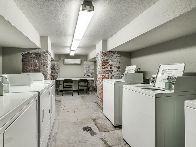 Building Photo - 625 S Elgin Ave Rental