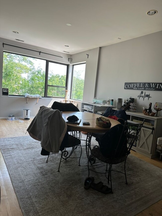 Photo - 1649 W Cortland St Unidad 301
