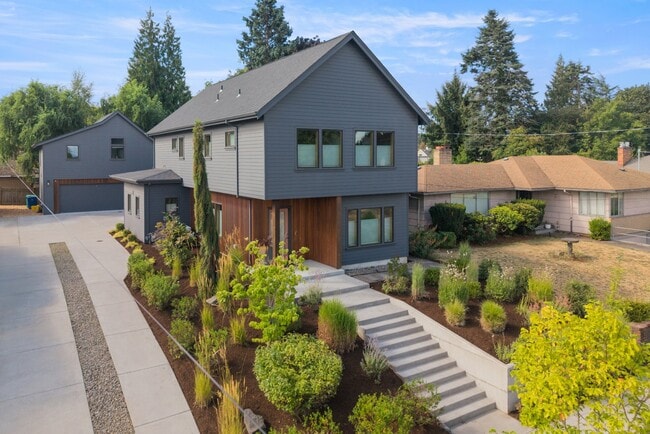 Photo - 2038 NE Morgan St. A