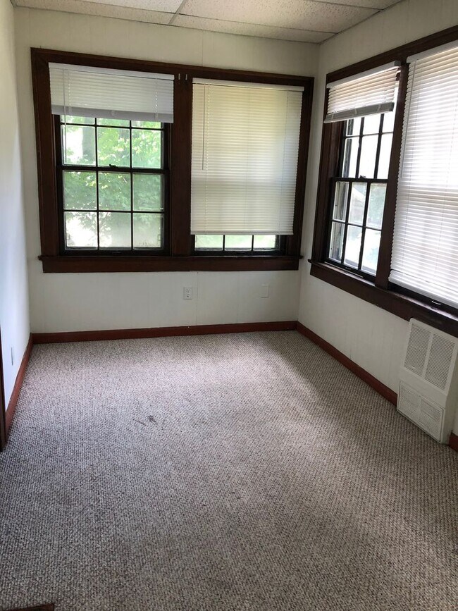 Photo - 610 S Henderson St