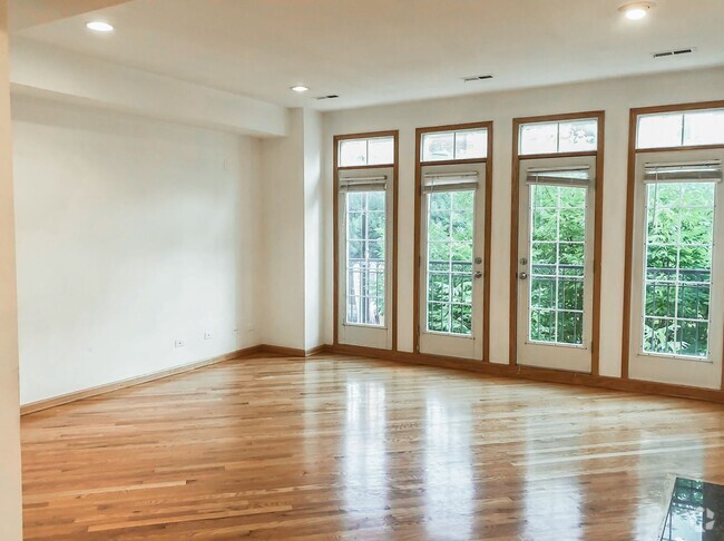 Building Photo - 1321 W Belmont Ave Unit 1321-2 Rental