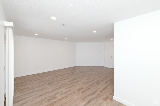 2 BR, 1 BA