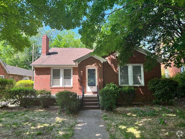 Building Photo - Beautiful Two Bedroom Home in Wesley Heigh...