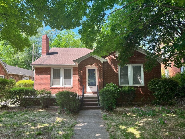 Beautiful Two Bedroom Home in Wesley Heigh... - Beautiful Two Bedroom Home in Wesley Heigh...