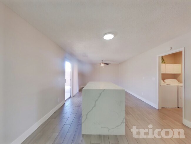 Photo - 8806 W Pinchot Ave