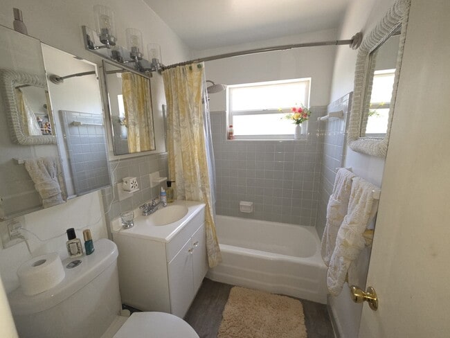 Fabulous 50's bathroom