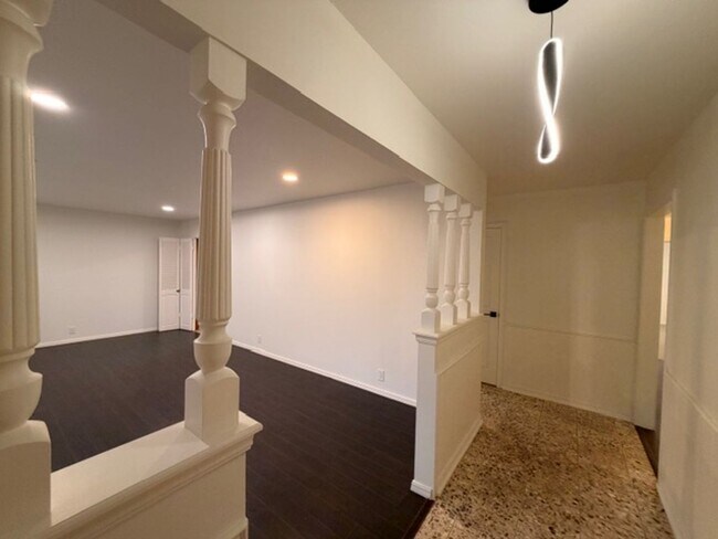 Photo - Rollingwood Neighborhood