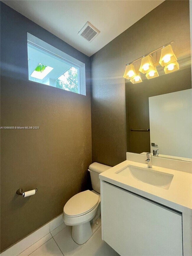 Photo - 6855 NW 103rd Ave