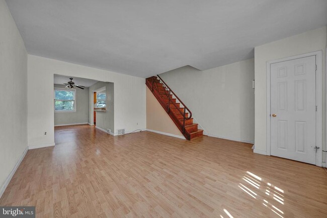 Photo - 539 E Basin St