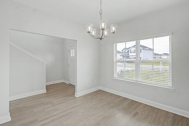 Photo - 173 Mcclelland Lp NE