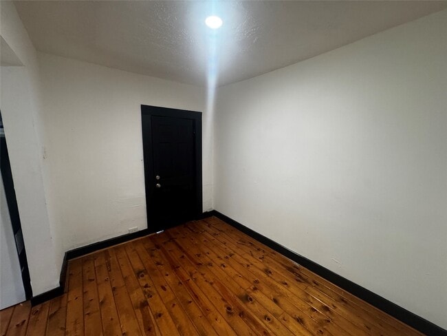 Photo - 1504 Luzon St