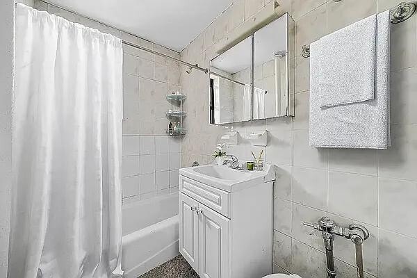 Photo - 215 W 101st St Apartment Unit 5DD