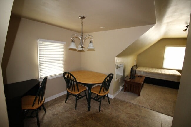 Photo - 16 6th Ave NW Unidad B