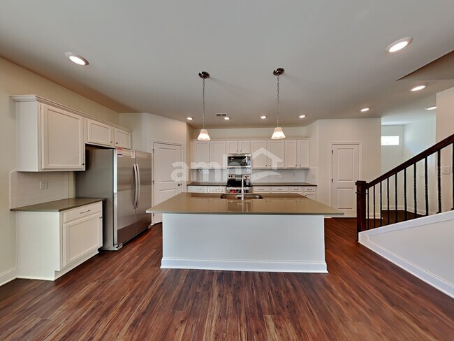 Photo - 648 Carnaby Ln