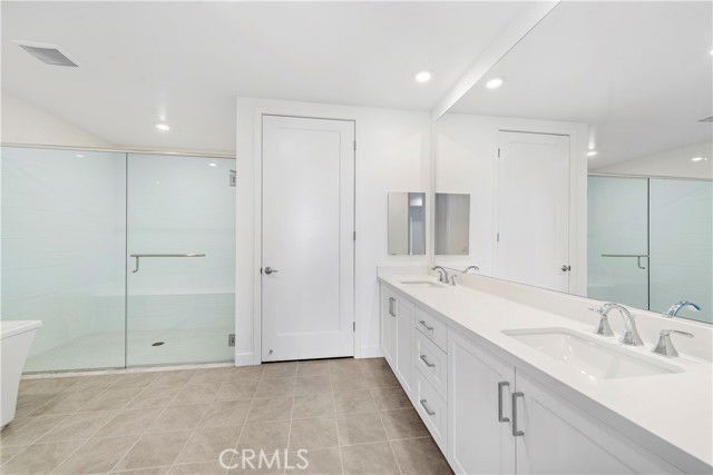 Building Photo - 3404 Rivington