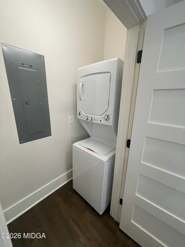 Photo - 843-843 Forsyth St