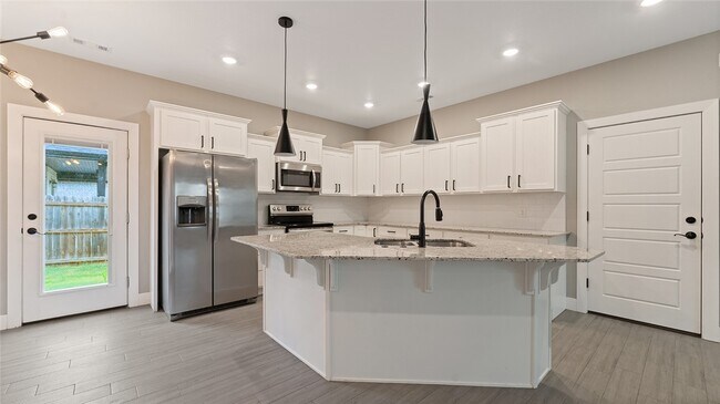 Photo - 334 W Kinniburgh Dr