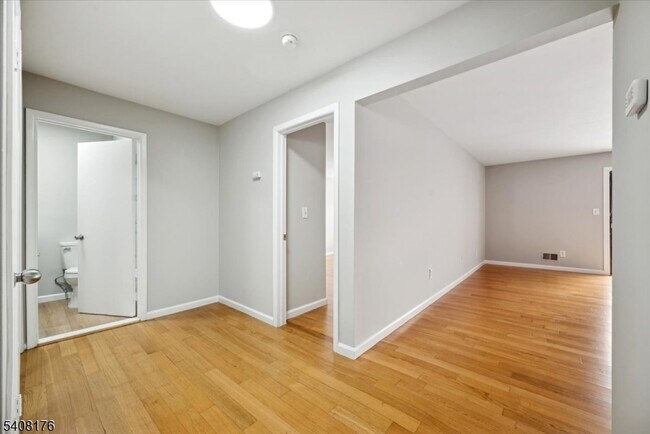 Photo - 911 Merritt Dr Unidad B-2