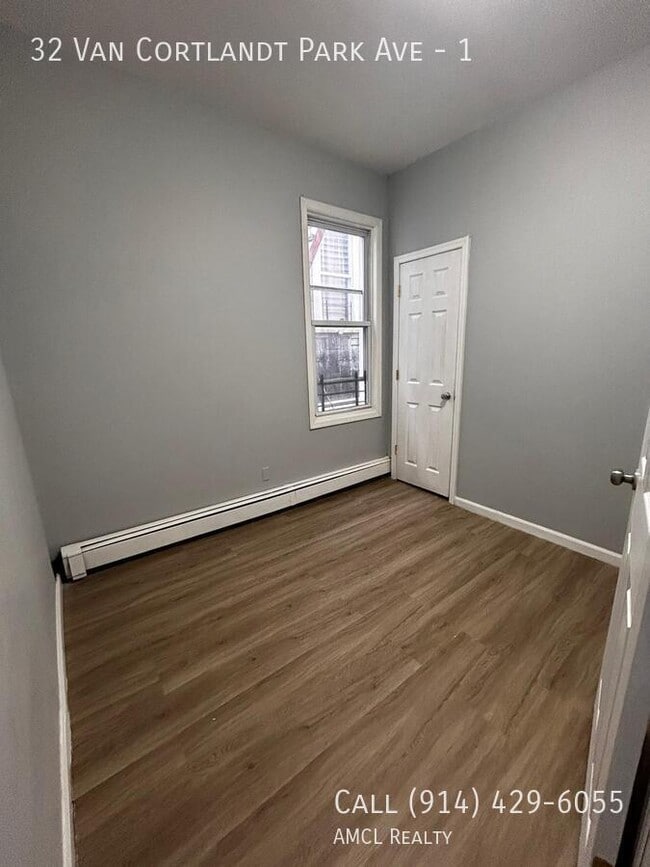 Photo - 32 Van Cortlandt Park Ave Unidad 1