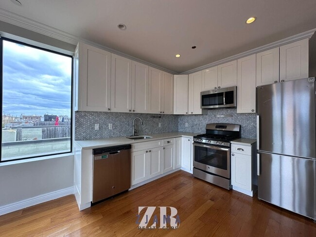 Photo - 315 Lincoln Pl Condo Unit 5R