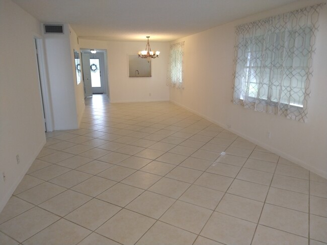 Photo - 2900 SW 22nd Ave Unidad Sabal Pines South Rental