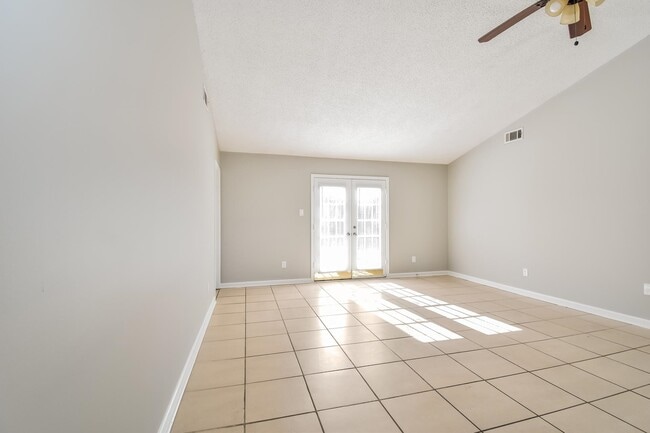 Photo - 7111 Peppermill Ln