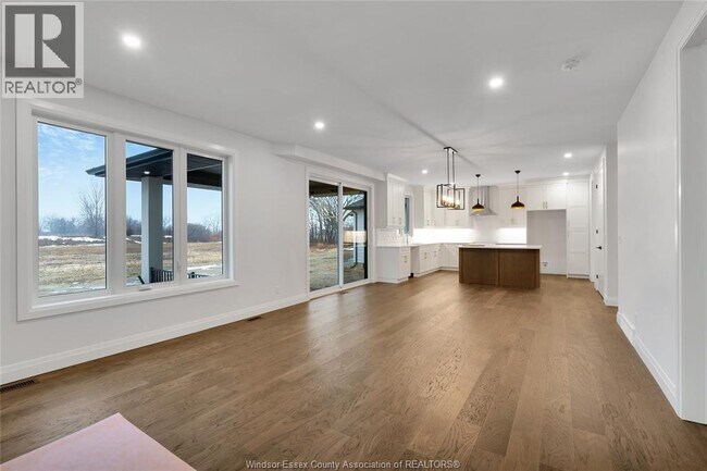 Photo - 473 Marla Crescent