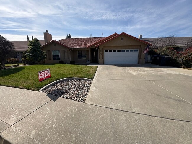 Building Photo - NW Visalia Home coming soon!