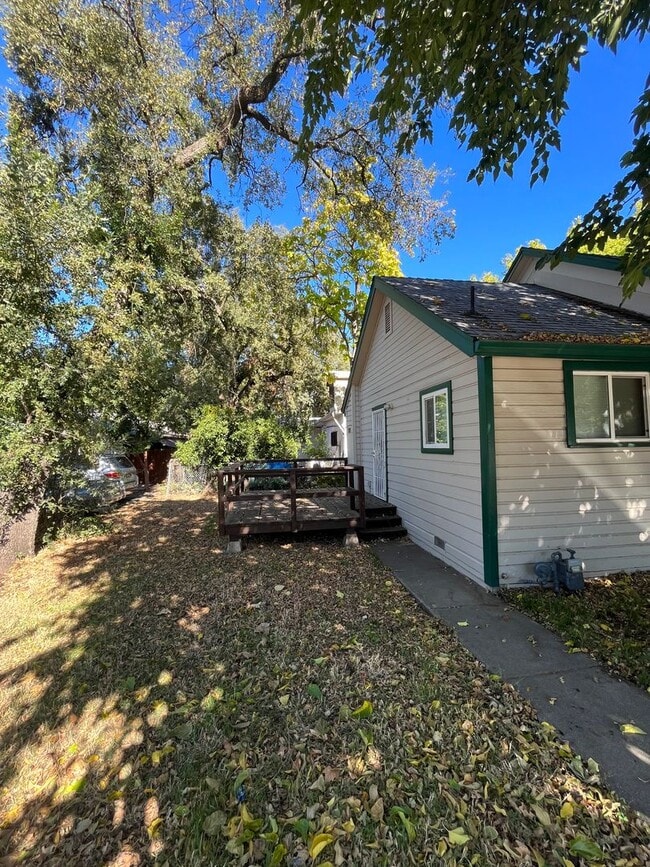 Photo - 446 W 8th St