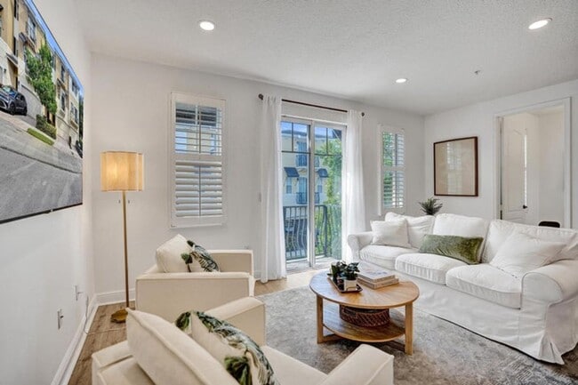 Photo - 642 NW 38th Cir