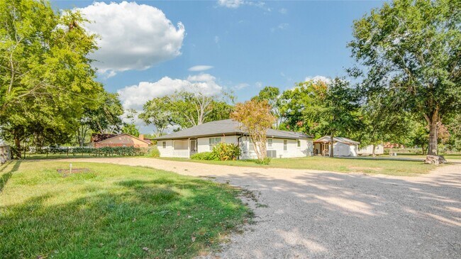 Photo - 25203 Lakeview Rd