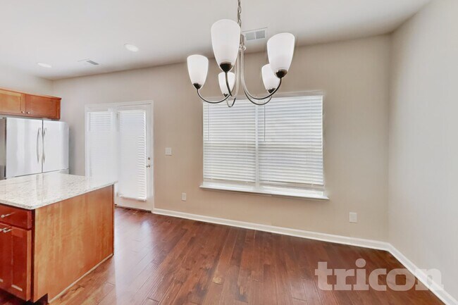Photo - 305 Woodfern Ct