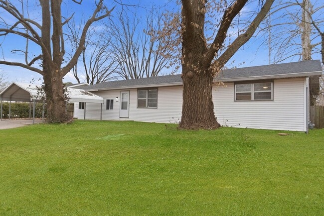 Photo - 4 Bedroom home 2 bath Available NOW!