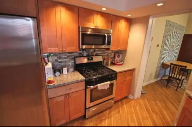 Photo - 2206 Sarah St