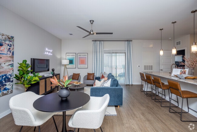 2BR, 2BT - 1179SF