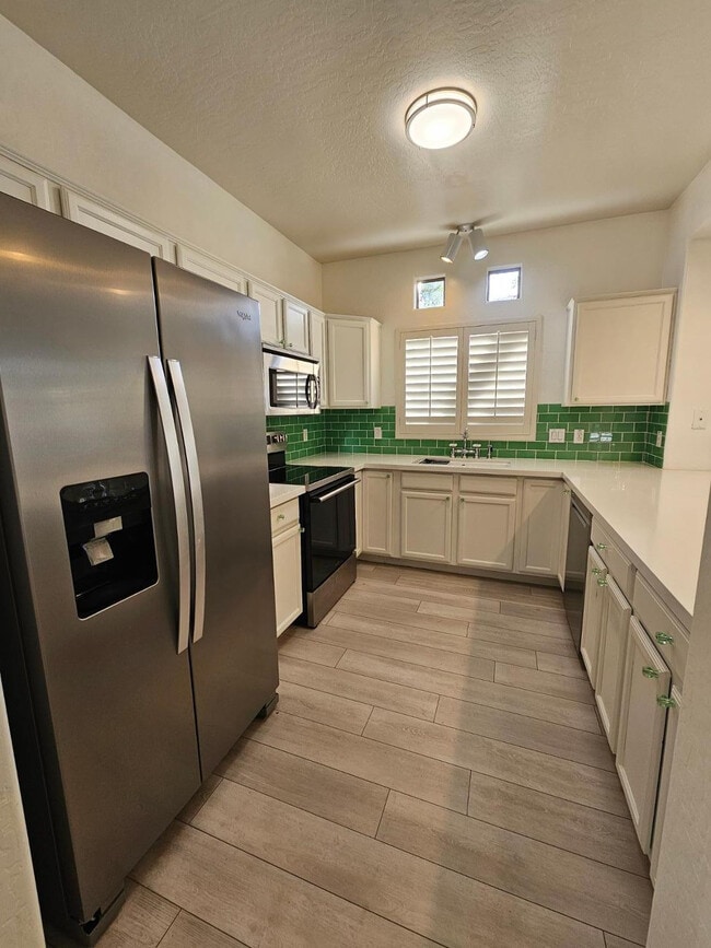 Building Photo - 1351 N Pleasant Dr Unit 1108