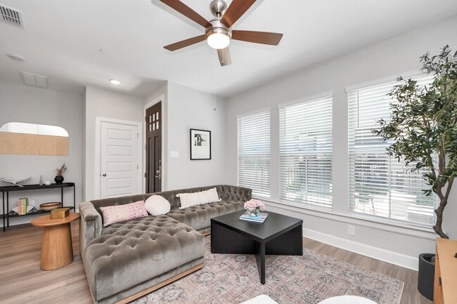 Photo - 5300 Berkeley Knl Cir Unit 198