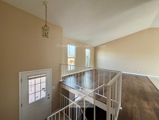 Photo - 4815 Eldon Dr S