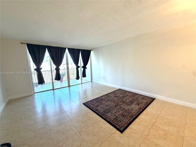 Photo - 1660 NE 191st St Unit 406-1