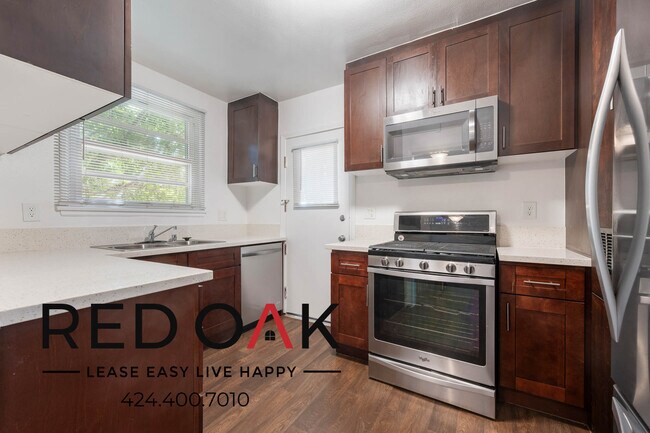 Photo - ~8 Weeks FREE~ Incredible Vintage Studio w... Unit A